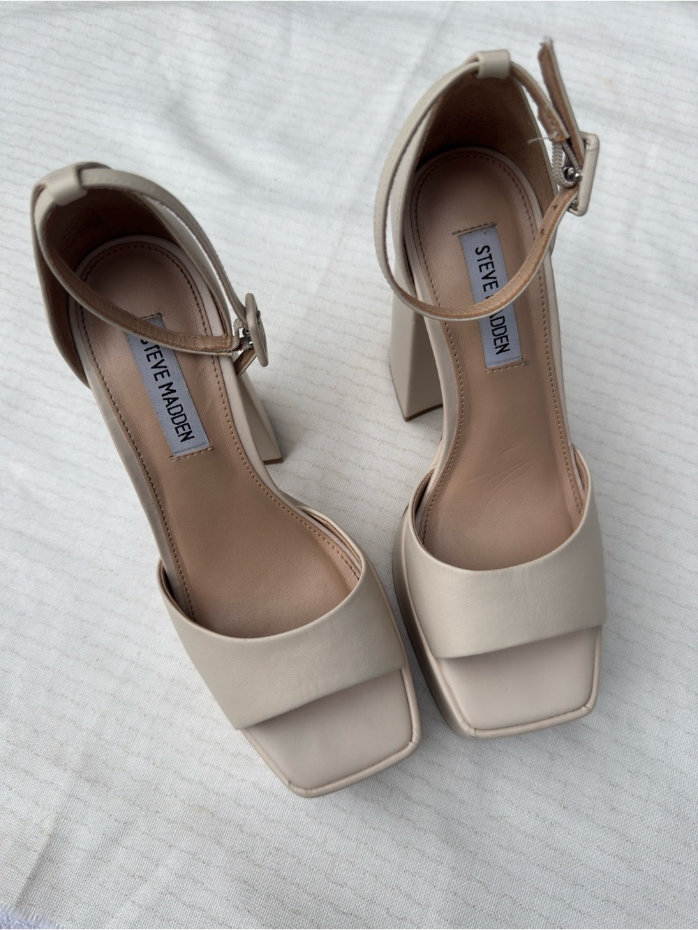 Steve Madden Kymmee Platform Pumps - Picture 9 of 10
